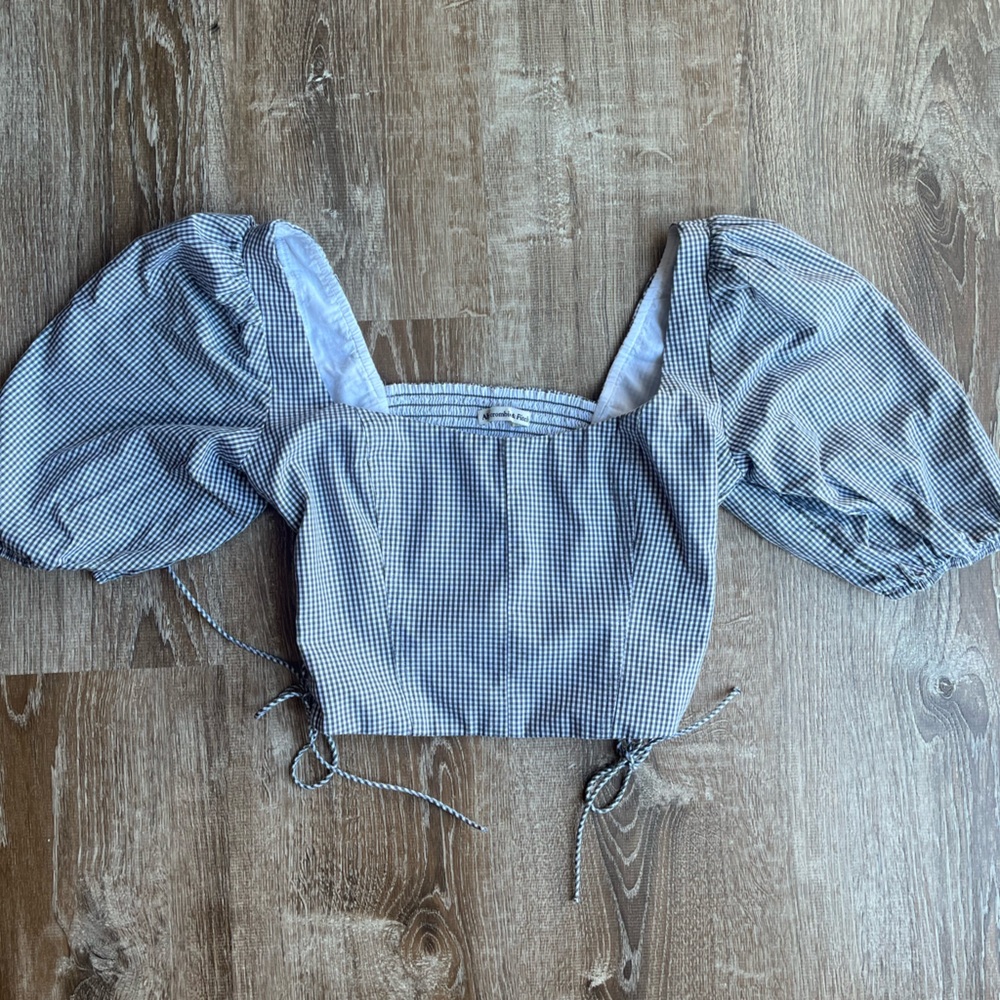 abercrombie and fitch short sleeve crop top